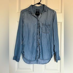 American Eagle Boyfriend Fit Denim Shirt | Women’s Size Medium